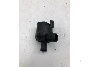 Gebruikte Waterpomp Volkswagen Polo VI (AW1) 1.0 TSI 12V Prijs € 39,00 Margeregeling aangeboden door Wessel Parts & Service B.V.
