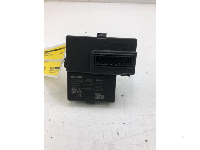 Gebruikte Computer Diversen Renault Captur II (RJB) 1.3 Mild Hybrid 140, TCe 140 16V Prijs € 72,45 Margeregeling aangeboden door Wessel Parts & Service B.V.