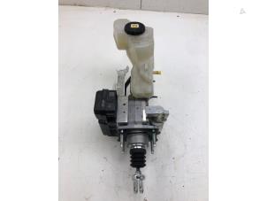 Gebruikte Rembekrachtiger Toyota C-HR (X1,X5) 2.0 16V Hybrid Prijs € 225,00 Margeregeling aangeboden door Wessel Parts & Service B.V.