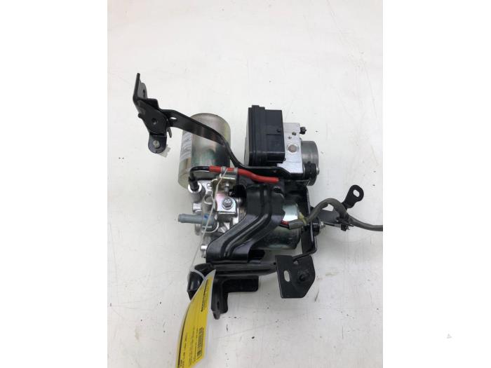 Gebruikte ABS Pomp Toyota C-HR (X1,X5) 2.0 16V Hybrid Prijs € 418,95 Margeregeling aangeboden door Wessel Parts & Service B.V.