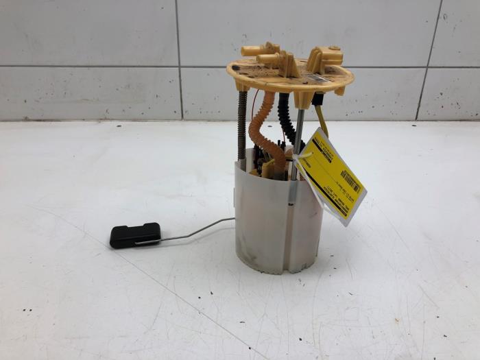 Gebruikte Tank element Pomp Opel Movano 2.3 CDTi 16V FWD Prijs € 131,25 Margeregeling aangeboden door Wessel Parts & Service B.V.