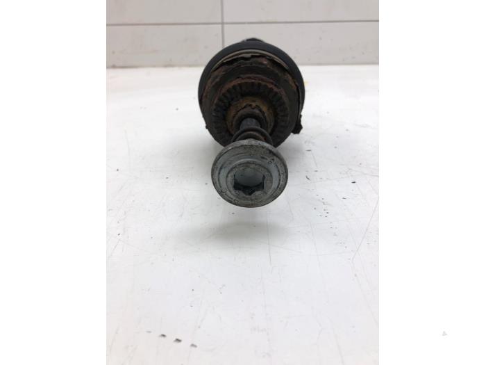 Gebruikte Aandrijfas links-voor BMW X3 (F25) xDrive 20i 2.0 16V Twin Power Turbo Prijs € 131,25 Margeregeling aangeboden door Wessel Parts & Service B.V.