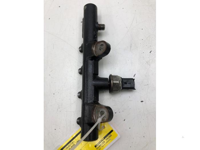 Gebruikte Injector brug Mercedes A (W176) 1.5 A-180 CDI, A-180d 16V Prijs € 51,45 Margeregeling aangeboden door Wessel Parts & Service B.V.