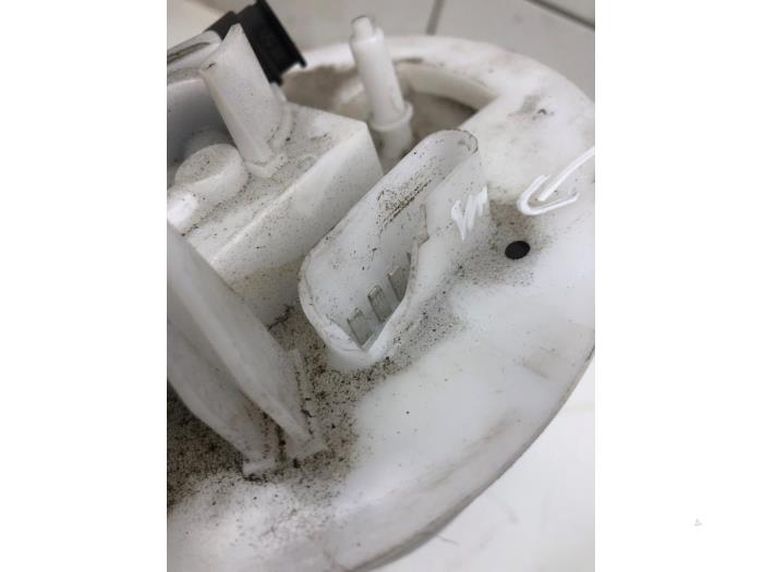 Gebruikte Tank element Pomp Mercedes C Estate (S205) C-300 2.0 Turbo 16V EQ Boost 4-Matic Prijs € 72,45 Margeregeling aangeboden door Wessel Parts & Service B.V.