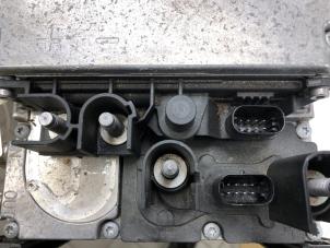 Gebruikte Hybride accu Mercedes C Estate (S205) C-300 2.0 Turbo 16V EQ Boost 4-Matic Prijs € 399,00 Margeregeling aangeboden door Wessel Parts & Service B.V.