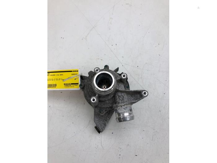Gebruikte Waterpomp Mercedes C Estate (S205) C-300 2.0 Turbo 16V EQ Boost 4-Matic Prijs € 131,25 Margeregeling aangeboden door Wessel Parts & Service B.V.