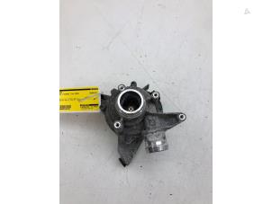 Gebruikte Waterpomp Mercedes C Estate (S205) C-300 2.0 Turbo 16V EQ Boost 4-Matic Prijs € 125,00 Margeregeling aangeboden door Wessel Parts & Service B.V.