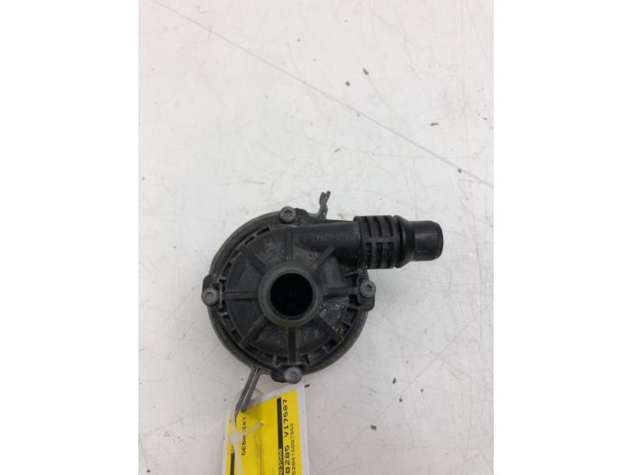 Gebruikte Waterpomp Mercedes C Estate (S205) C-300 2.0 Turbo 16V EQ Boost 4-Matic Prijs € 51,45 Margeregeling aangeboden door Wessel Parts & Service B.V.