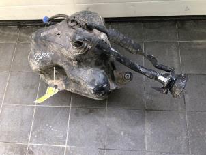 Gebruikte Adblue tank Mercedes Sprinter 3,5t (906.63) 319 CDI,BlueTEC V6 24V Prijs € 699,00 Margeregeling aangeboden door Wessel Parts & Service B.V.