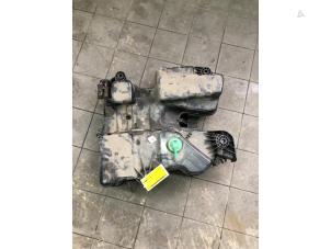 Gebruikte Adblue tank Toyota ProAce 1.5 D-4D 120 16V Prijs € 499,00 Margeregeling aangeboden door Wessel Parts & Service B.V.