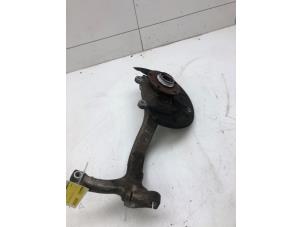 Gebruikte Fusee links-voor Audi A4 Avant (B6) 1.8 T 20V Prijs € 125,00 Margeregeling aangeboden door Wessel Parts & Service B.V.