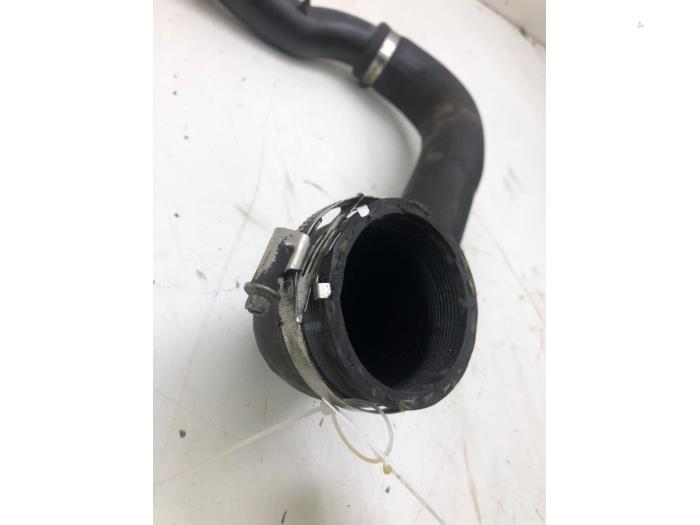 Intercooler Buis van een Ford Kuga II (DM2) 2.0 TDCi 16V 180 4x4 2018