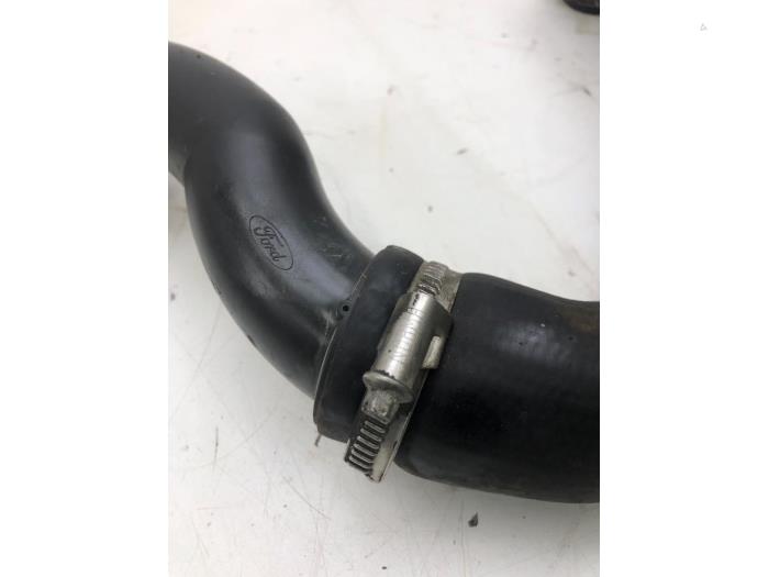 Intercooler Buis van een Ford Kuga II (DM2) 2.0 TDCi 16V 180 4x4 2018