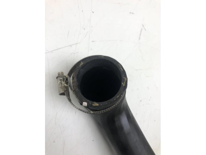 Intercooler Buis van een Ford Kuga II (DM2) 2.0 TDCi 16V 180 4x4 2018