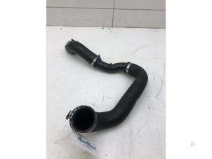 Gebruikte Intercooler Buis Ford Kuga II (DM2) 2.0 TDCi 16V 180 4x4 Prijs € 69,00 Margeregeling aangeboden door Wessel Parts & Service B.V.