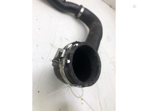 Intercooler Buis van een Ford Kuga II (DM2) 2.0 TDCi 16V 180 4x4 2018