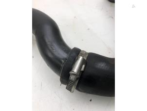 Intercooler Buis van een Ford Kuga II (DM2) 2.0 TDCi 16V 180 4x4 2018