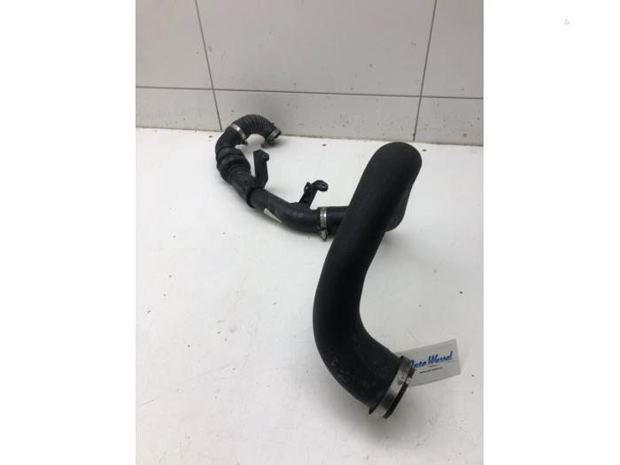 Gebruikte Intercooler Buis Ford Kuga II (DM2) 2.0 TDCi 16V 180 4x4 Prijs € 82,95 Margeregeling aangeboden door Wessel Parts & Service B.V.