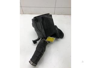 Gebruikte Luchtfilterhuis Ford Kuga II (DM2) 2.0 TDCi 16V 180 4x4 Prijs € 49,00 Margeregeling aangeboden door Wessel Parts & Service B.V.