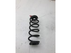 Gebruikte Veerschroef achter Opel Astra K 1.2 Turbo 12V Prijs € 29,00 Margeregeling aangeboden door Wessel Parts & Service B.V.