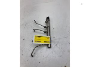 Gebruikte Injector brug BMW X3 (F25) xDrive 20i 2.0 16V Twin Power Turbo Prijs € 99,00 Margeregeling aangeboden door Wessel Parts & Service B.V.