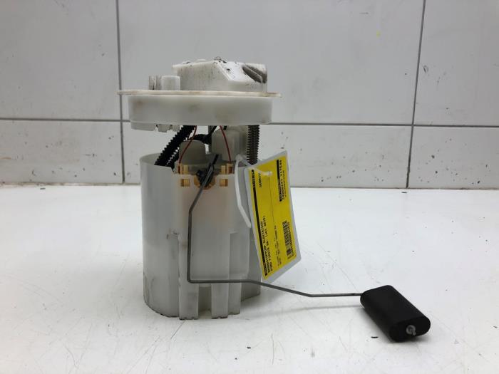 Gebruikte Tank element Pomp Ford Fiesta 6 (JA8) 1.25 16V Prijs € 82,95 Margeregeling aangeboden door Wessel Parts & Service B.V.
