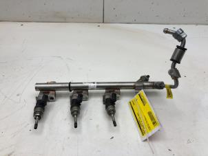 Gebruikte Injector brug Opel Astra K 1.2 Turbo 12V Prijs € 175,00 Margeregeling aangeboden door Wessel Parts & Service B.V.