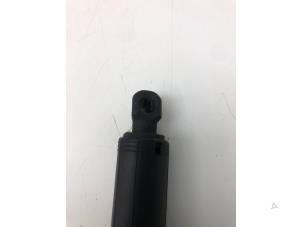 Gebruikte Gasveer rechts-achter BMW 2 serie Active Tourer (F45) 218i 1.5 TwinPower Turbo 12V Prijs € 79,00 Margeregeling aangeboden door Wessel Parts & Service B.V.