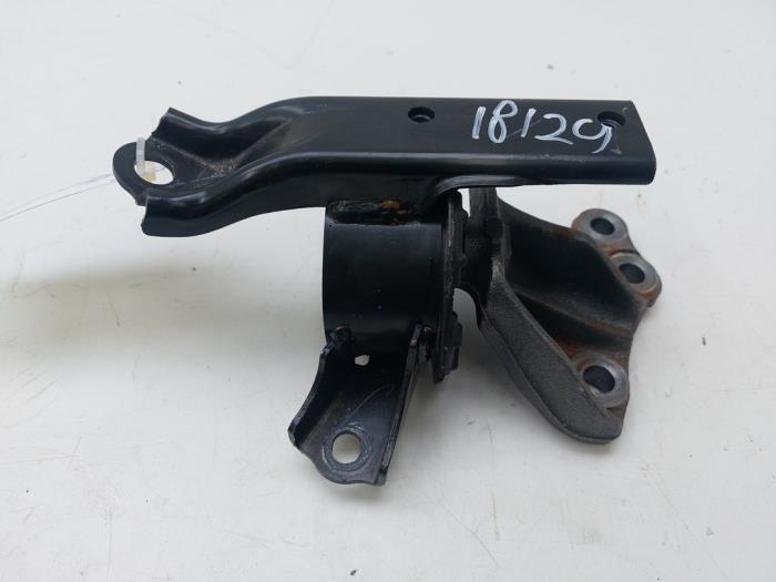 Gebruikte Motorrubber Mitsubishi Space Star (A0) 1.2 12V Prijs € 51,45 Margeregeling aangeboden door Wessel Parts & Service B.V.