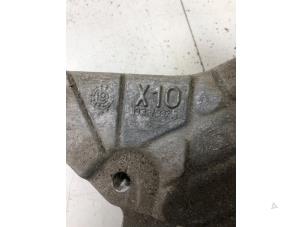 Gebruikte Motorsteun Renault Zoé (AG) R110 Prijs € 49,00 Margeregeling aangeboden door Wessel Parts & Service B.V.