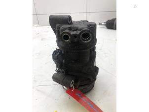 Gebruikte Pomp Airco Opel Combo 1.6 CDTI 16V Prijs € 59,00 Margeregeling aangeboden door Wessel Parts & Service B.V.