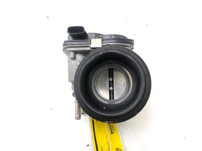 Gebruikte Gasklephuis Peugeot 108 1.0 12V VVT-i Prijs € 40,95 Margeregeling aangeboden door Wessel Parts & Service B.V.