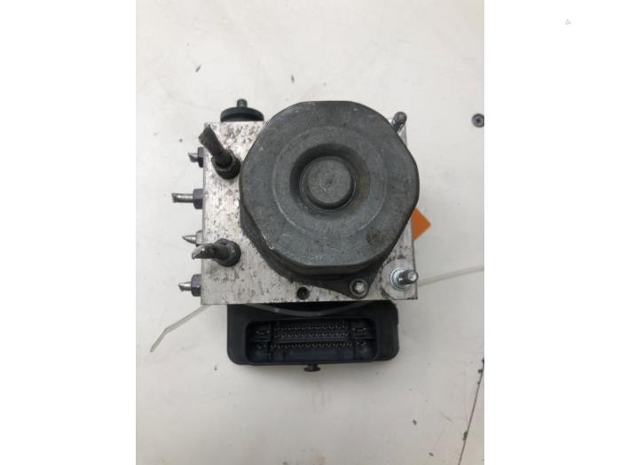 Gebruikte ABS Pomp Smart Forfour (453) 1.0 12V Prijs € 103,95 Margeregeling aangeboden door Wessel Parts & Service B.V.