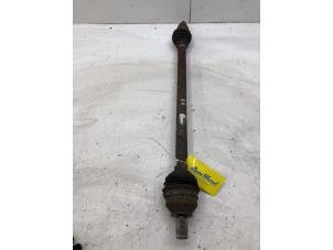 Gebruikte Aandrijfas rechts-achter Renault Twingo III (AH) ZE R80 Prijs € 175,00 Margeregeling aangeboden door Wessel Parts & Service B.V.