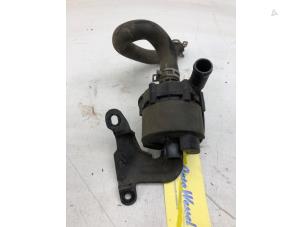 Gebruikte Waterpomp Renault Twingo III (AH) ZE R80 Prijs € 59,00 Margeregeling aangeboden door Wessel Parts & Service B.V.
