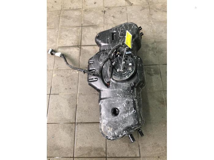 Gebruikte Tank adblue Peugeot Boxer (U9) 2.2 BlueHDi 140 Prijs € 628,95 Margeregeling aangeboden door Wessel Parts & Service B.V.