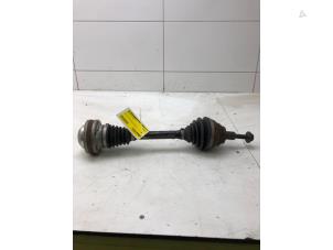 Gebruikte Homokineetas links-voor Audi Q3 (8UB/8UG) 2.0 16V TFSI 170 Quattro Prijs € 59,00 Margeregeling aangeboden door Wessel Parts & Service B.V.