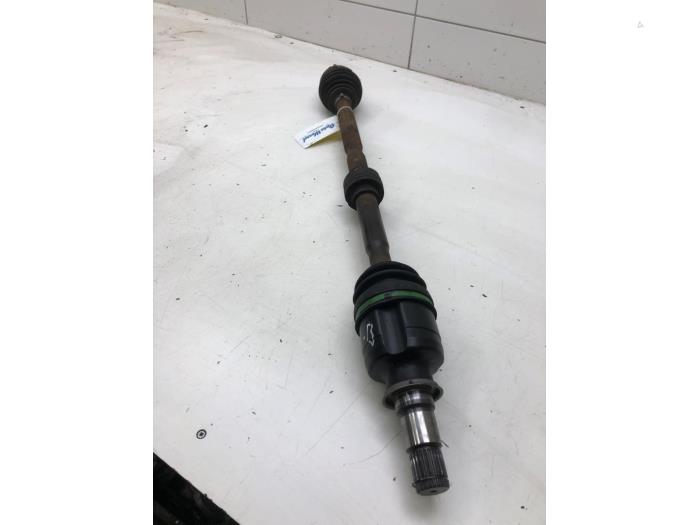 Gebruikte Steekas rechts-voor Mitsubishi Outlander (GF/GG) 2.0 16V 4x2 Prijs € 208,95 Margeregeling aangeboden door Wessel Parts & Service B.V.