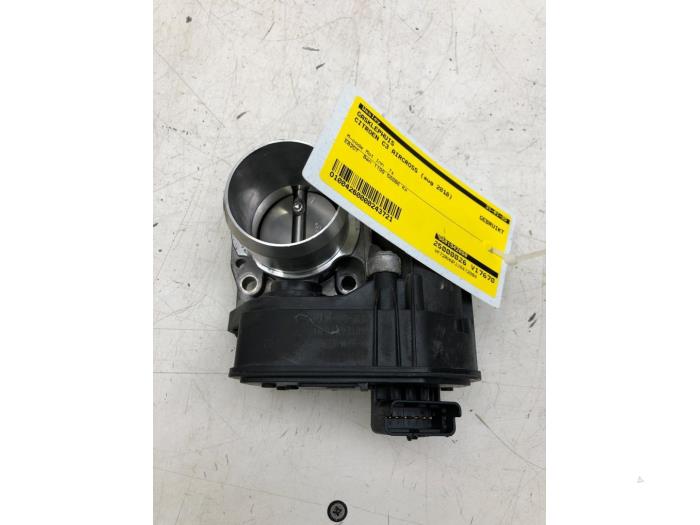Gebruikte Gasklephuis Citroen C3 Aircross I (2C/2R) 1.2 e-THP PureTech 110 Prijs € 30,45 Margeregeling aangeboden door Wessel Parts & Service B.V.