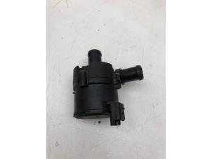 Gebruikte Waterpomp Renault Kangoo (RK..) 1.3 TCE 100 16V Prijs € 39,00 Margeregeling aangeboden door Wessel Parts & Service B.V.