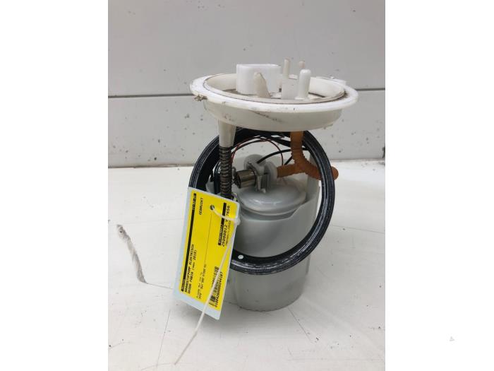 Gebruikte Tank element Pomp Skoda Fabia III (NJ3) 1.0 12V Prijs € 82,95 Margeregeling aangeboden door Wessel Parts & Service B.V.