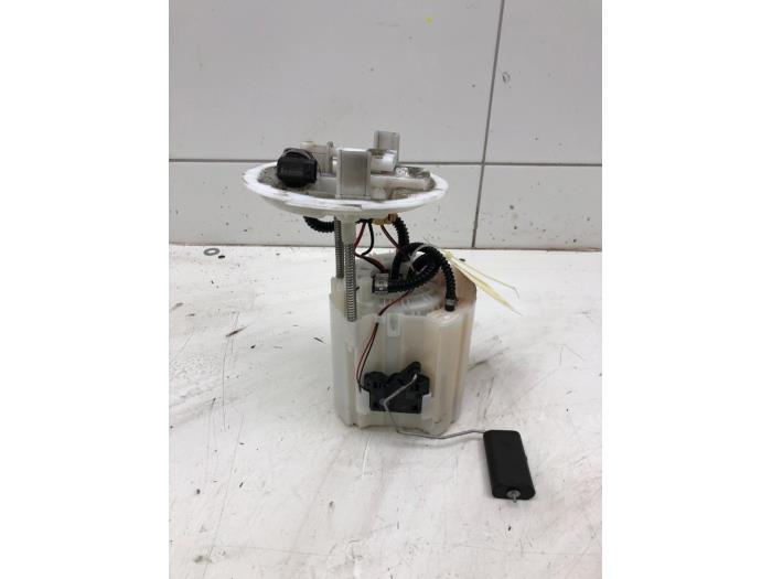 Gebruikte Tank element Pomp Mercedes CLA Shooting Brake (117.9) 1.6 CLA-200 16V Prijs € 93,45 Margeregeling aangeboden door Wessel Parts & Service B.V.