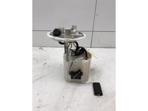 Gebruikte Brandstofpomp Elektrisch Mercedes CLA Shooting Brake (117.9) 1.6 CLA-200 16V Prijs € 89,00 Margeregeling aangeboden door Wessel Parts & Service B.V.