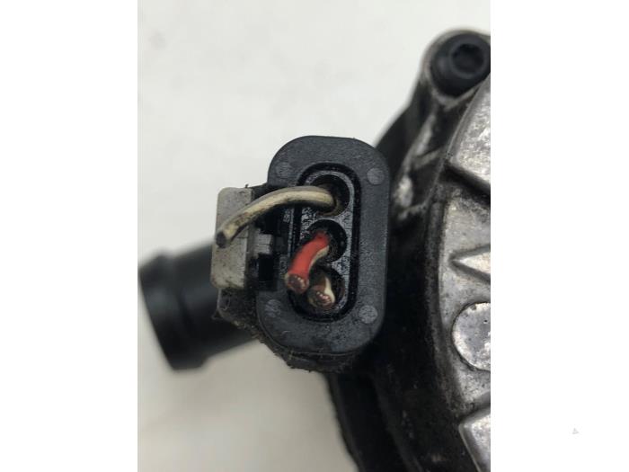 Gebruikte Waterpomp Skoda Kodiaq 2.0 TDI 190 16V 4x4 Prijs € 51,45 Margeregeling aangeboden door Wessel Parts & Service B.V.