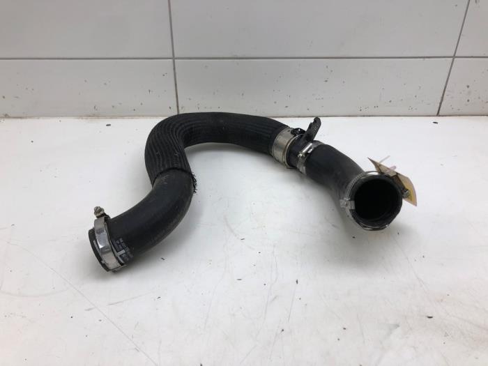 Gebruikte Intercooler Slang Opel Astra L (F3/FB/FM/FP) 1.6 Plug-in Hybrid Turbo 16V Prijs € 51,45 Margeregeling aangeboden door Wessel Parts & Service B.V.