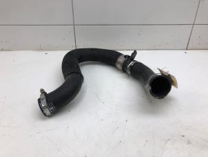 Gebruikte Intercooler Slang Opel Astra L (F3/FB/FM/FP) 1.6 Plug-in Hybrid Turbo 16V Prijs € 49,00 Margeregeling aangeboden door Wessel Parts & Service B.V.