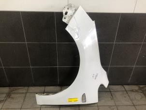 Gebruikte Scherm links-voor Opel Astra J (PC6/PD6/PE6/PF6) 1.4 Turbo 16V Prijs € 79,00 Margeregeling aangeboden door Wessel Parts & Service B.V.