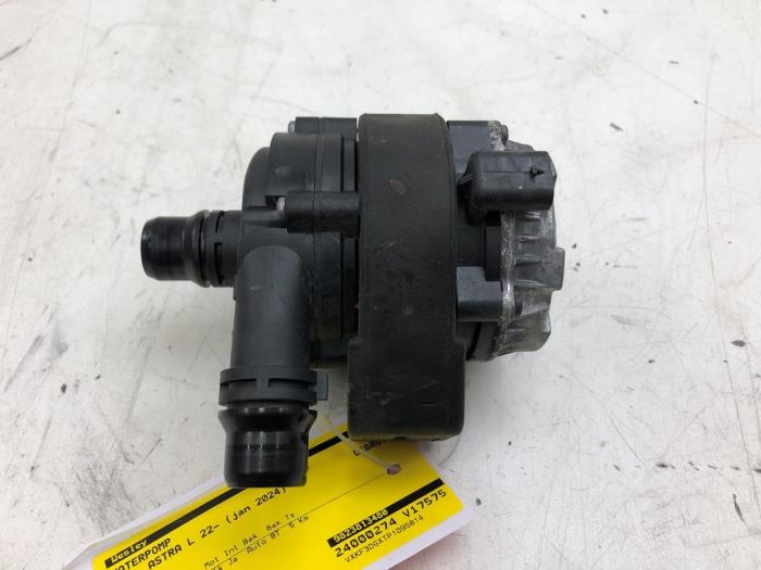 Gebruikte Waterpomp Opel Astra L (F3/FB/FM/FP) 1.6 Plug-in Hybrid Turbo 16V Prijs € 51,45 Margeregeling aangeboden door Wessel Parts & Service B.V.