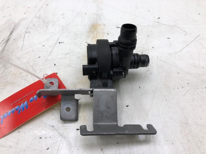 Gebruikte Waterpomp Opel Astra L (F3/FB/FM/FP) 1.6 Plug-in Hybrid Turbo 16V Prijs € 40,95 Margeregeling aangeboden door Wessel Parts & Service B.V.