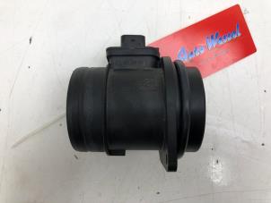 Gebruikte Luchthoeveelheidsmeter Opel Astra L (F3/FB/FM/FP) 1.6 Plug-in Hybrid Turbo 16V Prijs € 59,00 Margeregeling aangeboden door Wessel Parts & Service B.V.